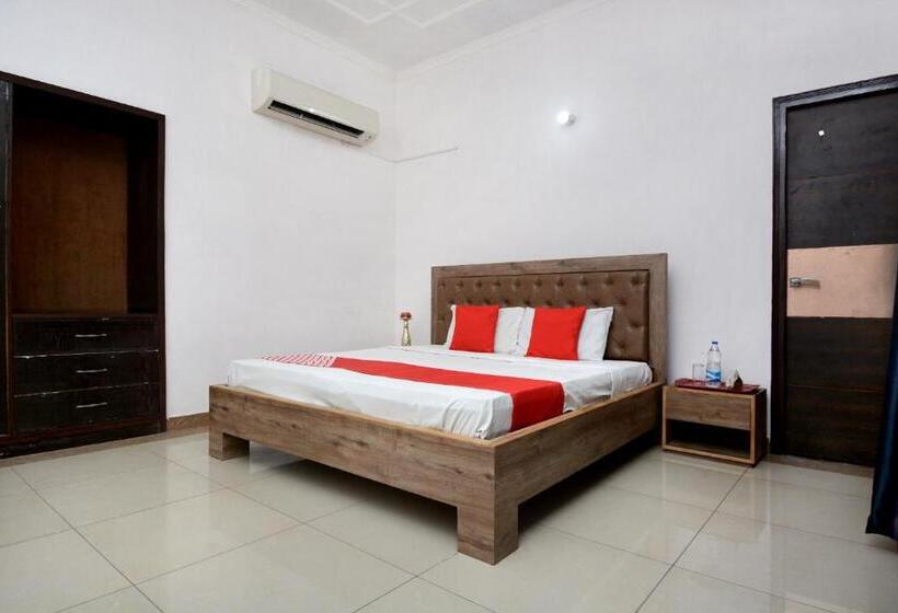 Hotelli Oyo 31031 Ds Royal Guest House