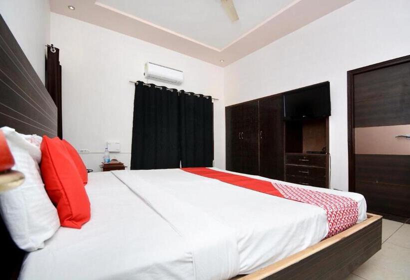 Hotelli Oyo 31031 Ds Royal Guest House