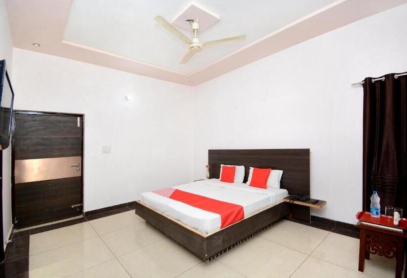 Hotelli Oyo 31031 Ds Royal Guest House