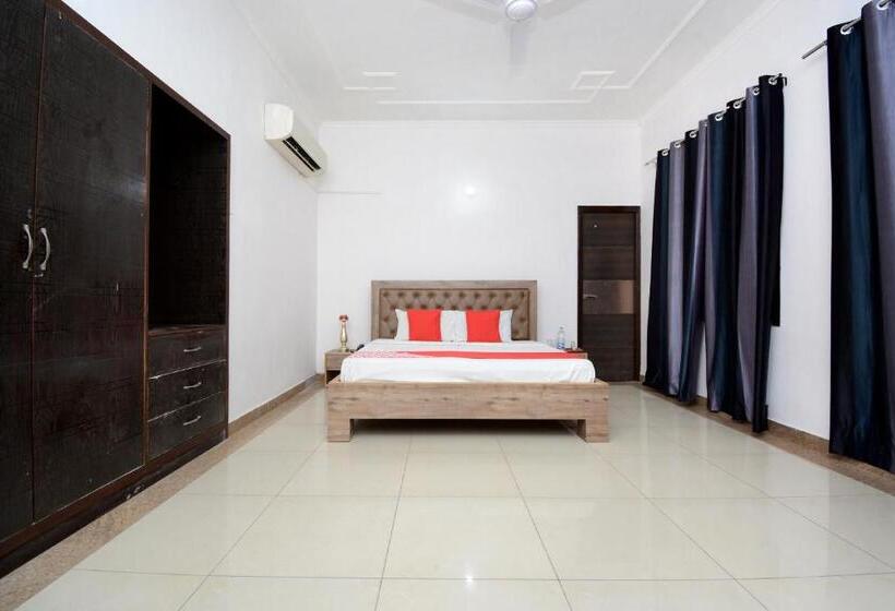 Hotelli Oyo 31031 Ds Royal Guest House