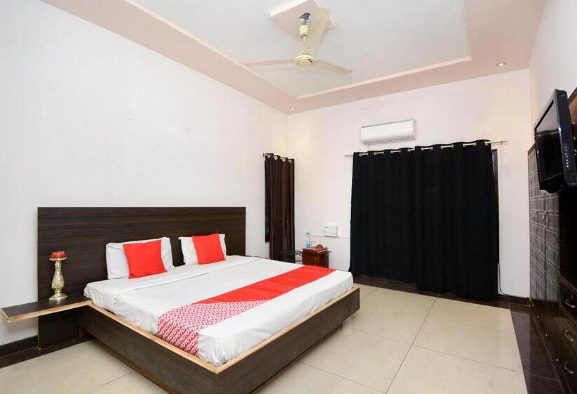 Hotelli Oyo 31031 Ds Royal Guest House