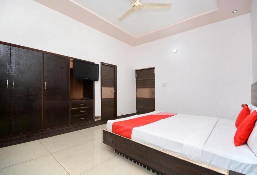 Hotelli Oyo 31031 Ds Royal Guest House
