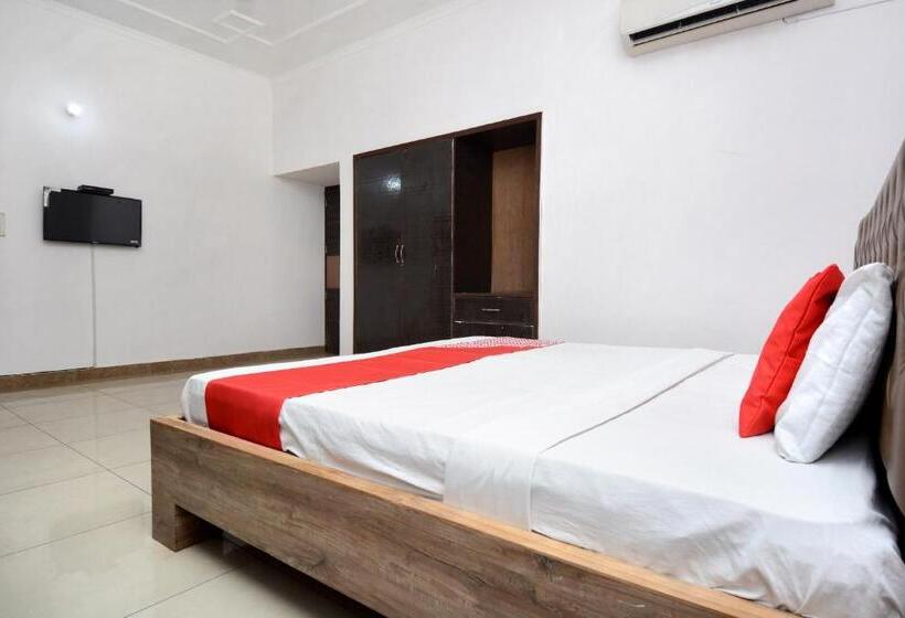 Hotelli Oyo 31031 Ds Royal Guest House