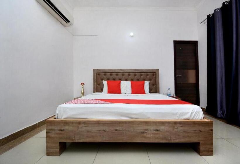 Hotelli Oyo 31031 Ds Royal Guest House