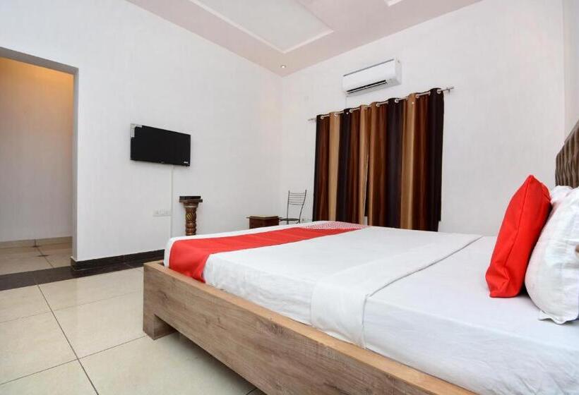 Hotelli Oyo 31031 Ds Royal Guest House