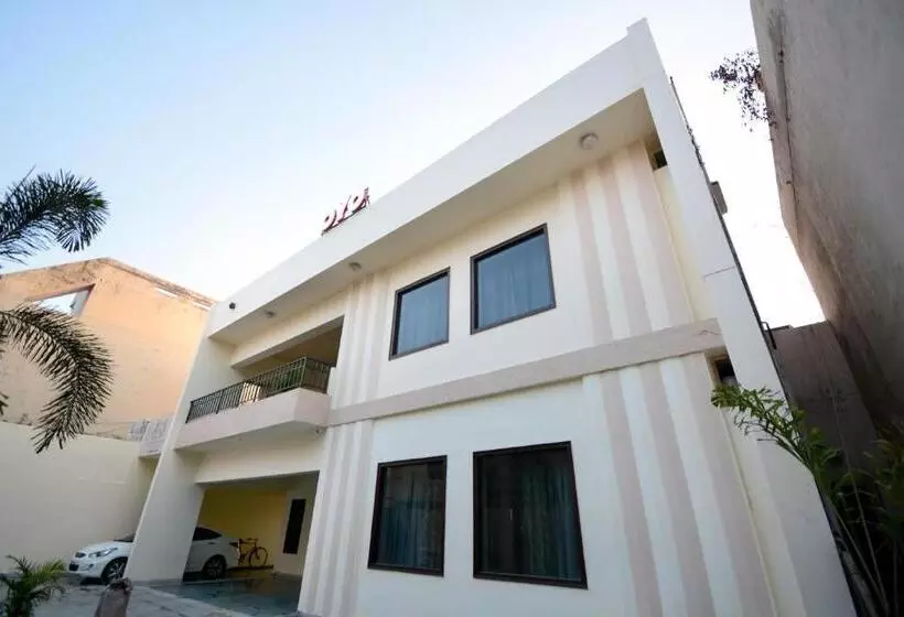 ホテル Oyo 31031 Ds Royal Guest House