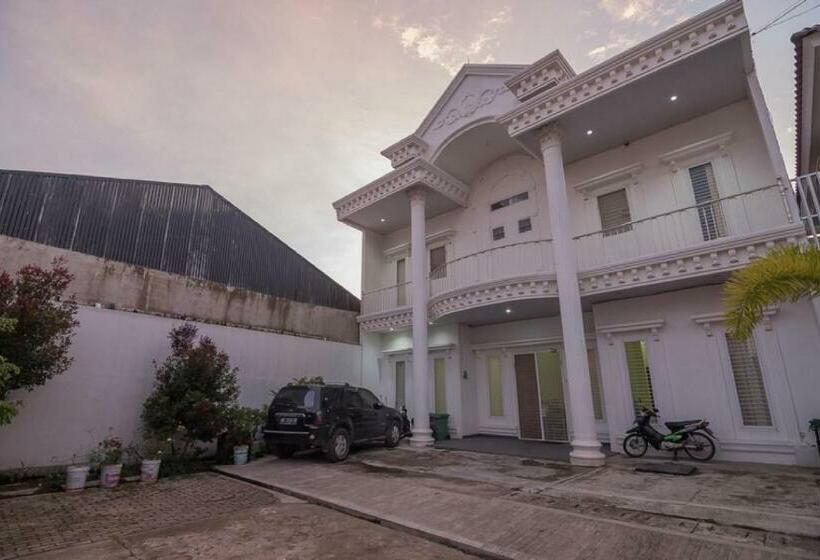 بنسيون Reddoorz Near Opi Mall Palembang 2