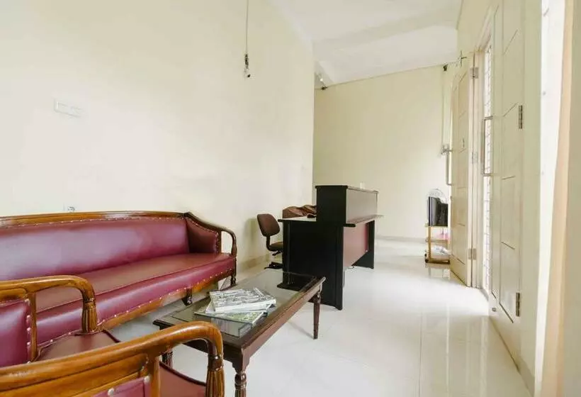 ペンション Reddoorz Near Opi Mall Palembang 2