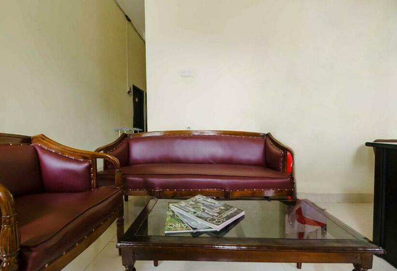 بنسيون Reddoorz Near Opi Mall Palembang 2