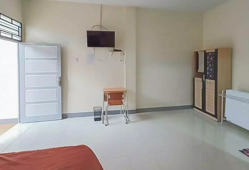 ペンション Reddoorz Near Opi Mall Palembang 2