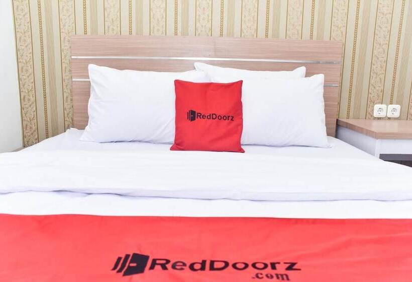 بنسيون Reddoorz Plus Near Malang Town Square