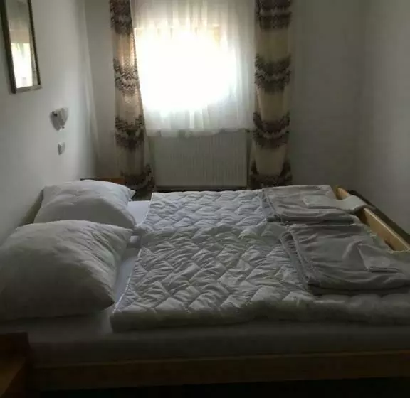 Aamiaismajoitus (B&B) Makk Marci Panzió