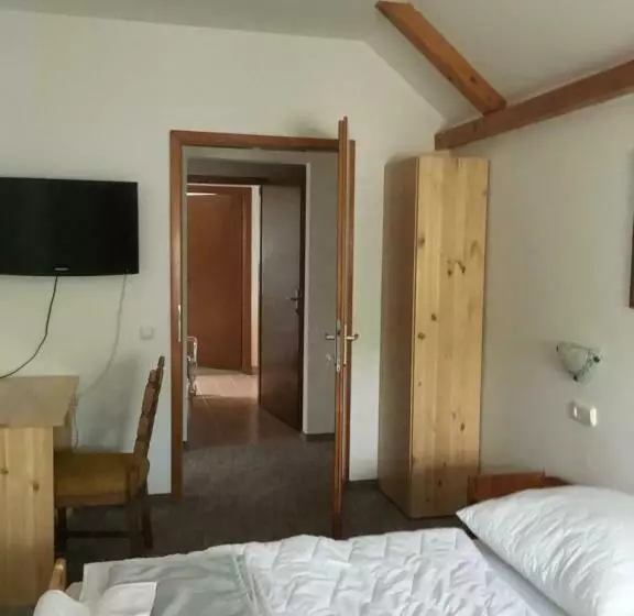 Aamiaismajoitus (B&B) Makk Marci Panzió