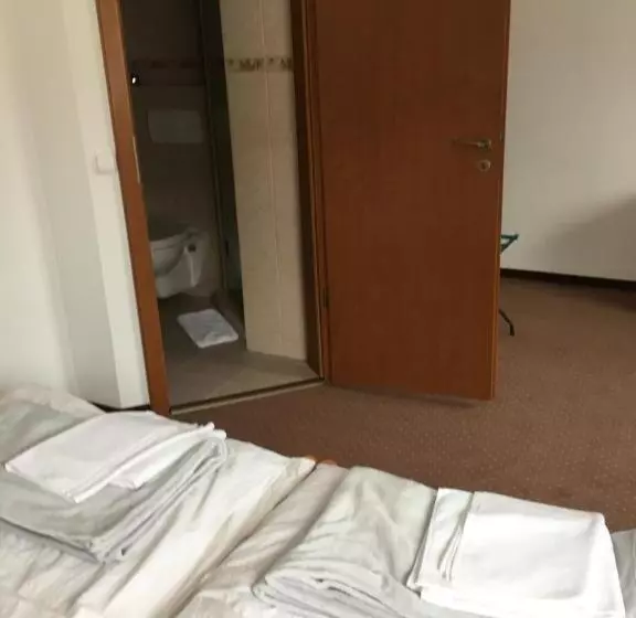 Aamiaismajoitus (B&B) Makk Marci Panzió