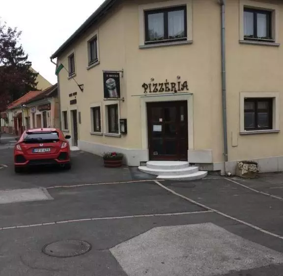 Aamiaismajoitus (B&B) Makk Marci Panzió