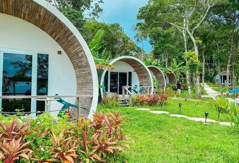 Hotelli Tube Resort