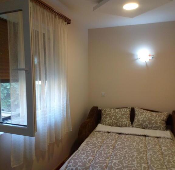 تختخواب و صبحانه Guest House Green View