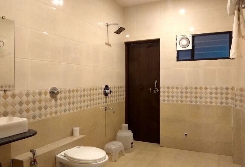 The Jk Hotel Opp Railway Station