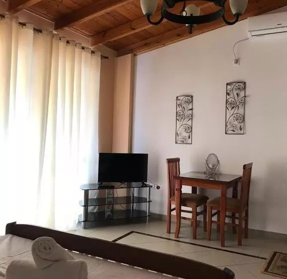 Biraci Residence