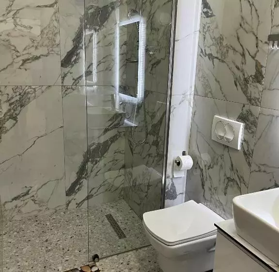 Biraci Residence