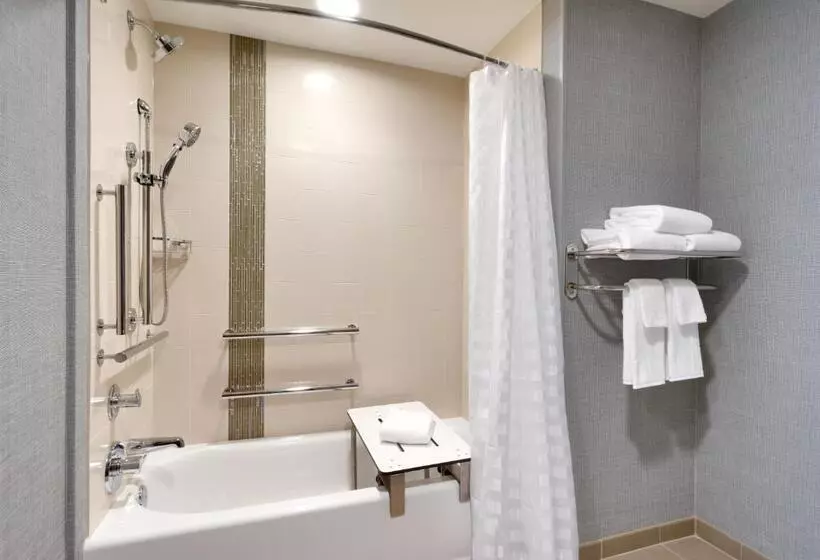 هتل Hyatt Place Anchorage Midtown