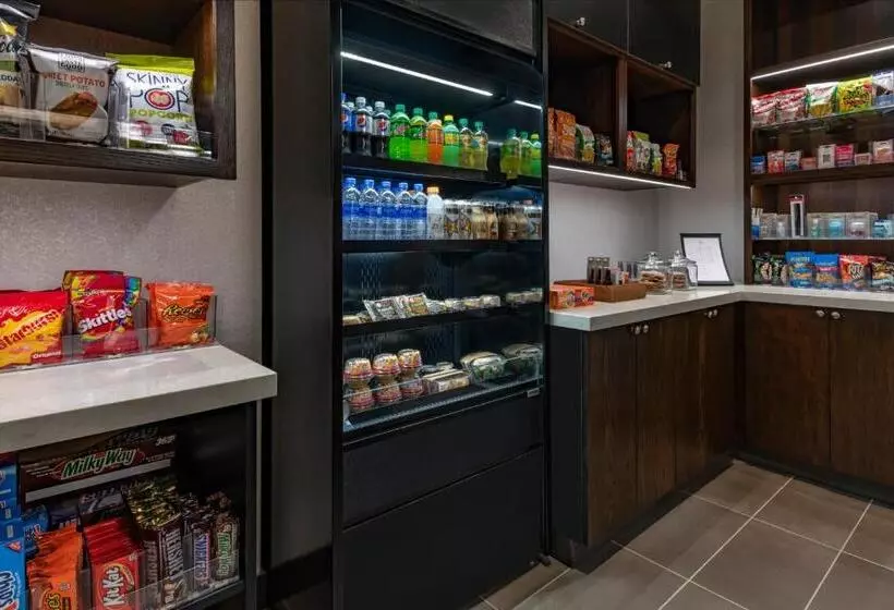 هتل Hyatt Place Anchorage Midtown