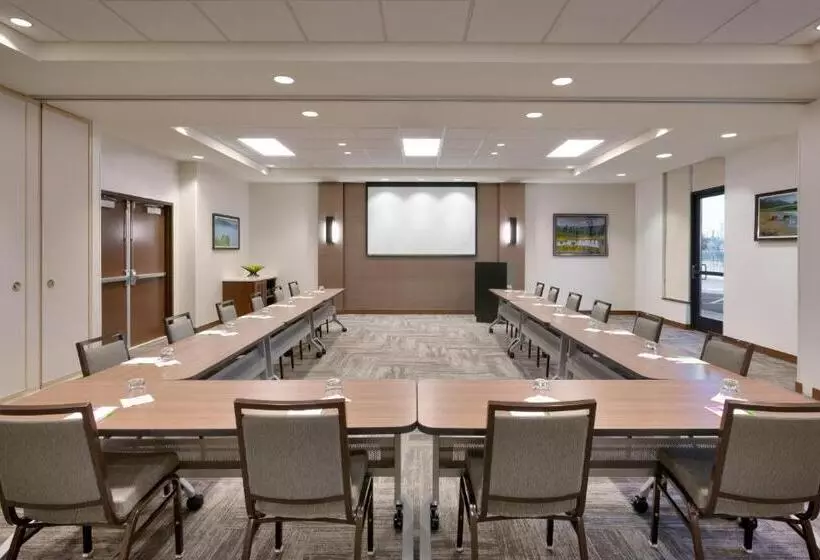 هتل Hyatt Place Anchorage Midtown