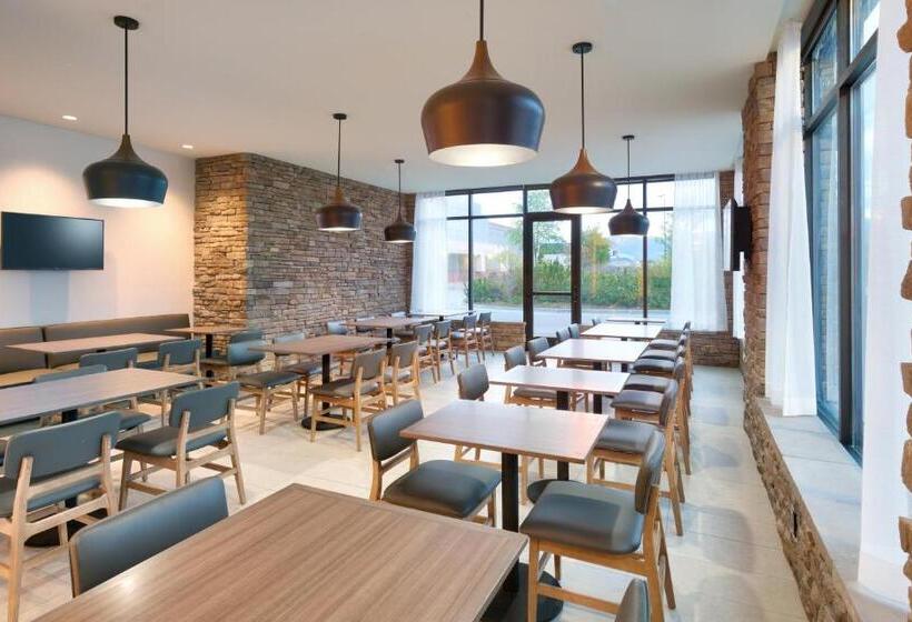 בית מלון כפרי Hyatt Place Anchorage Midtown