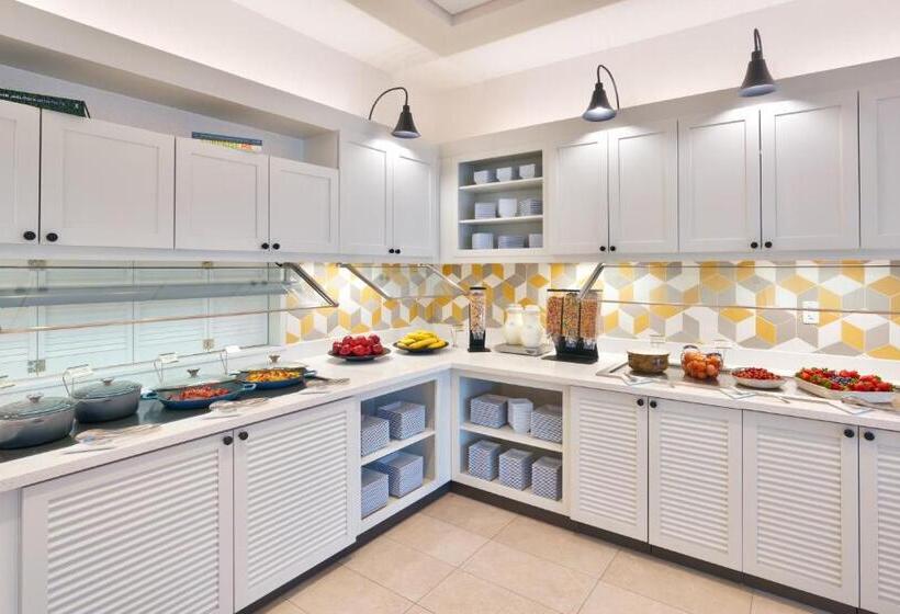 בית מלון כפרי Hyatt Place Anchorage Midtown