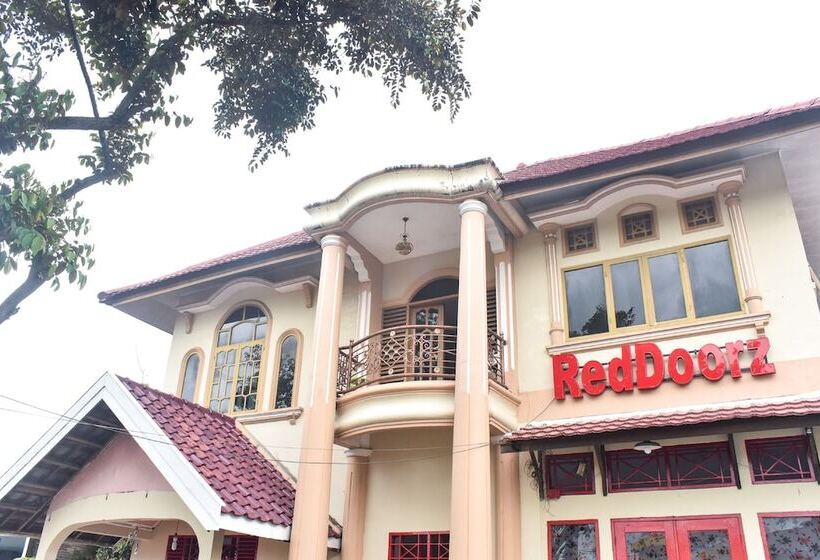 בית מלון כפרי Reddoorz Near Sultan Hasanuddin Airport 2