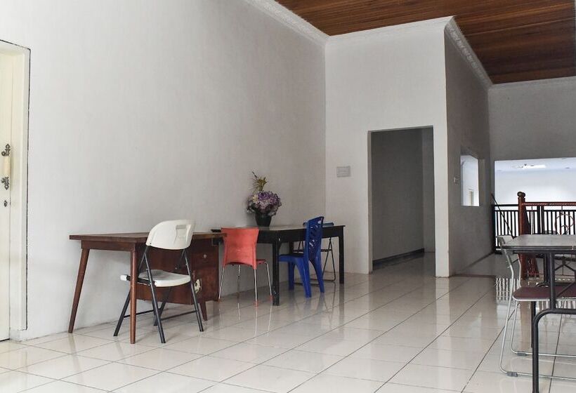 בית מלון כפרי Reddoorz Near Sultan Hasanuddin Airport 2