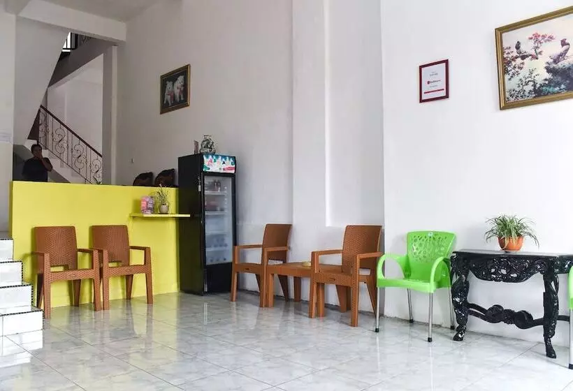 ホテル Reddoorz Near Sultan Hasanuddin Airport 2