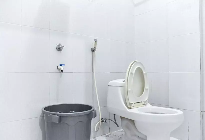 ホテル Reddoorz Near Sultan Hasanuddin Airport 2