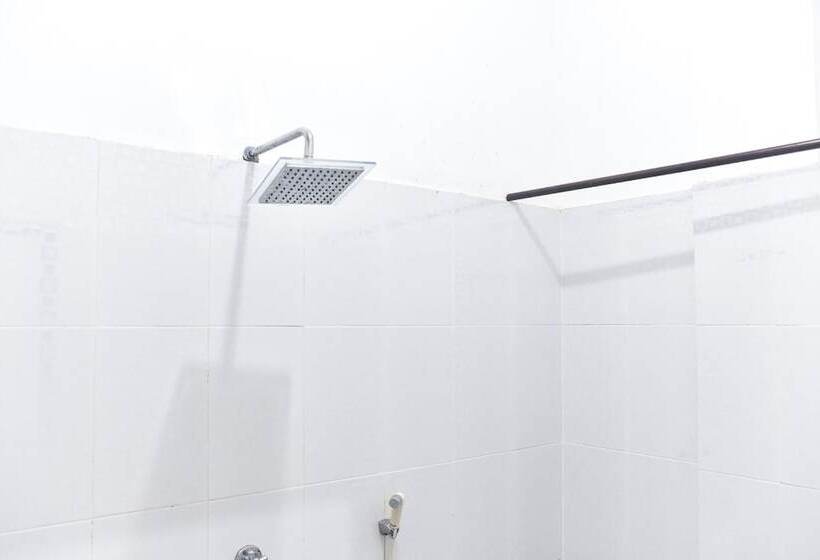 בית מלון כפרי Reddoorz Near Sultan Hasanuddin Airport 2