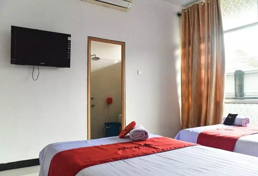ホテル Reddoorz Near Sultan Hasanuddin Airport 2