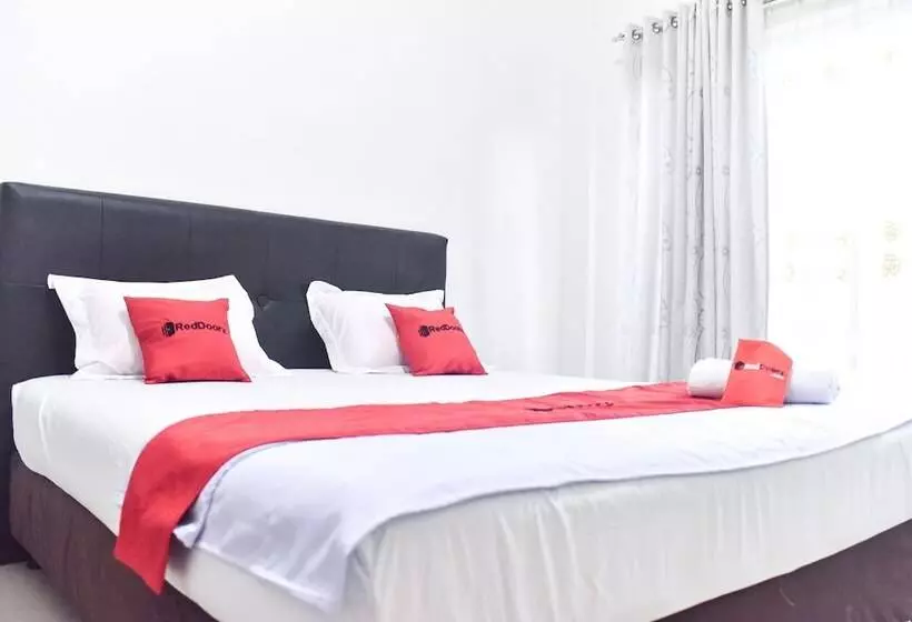 ホテル Reddoorz Near Sultan Hasanuddin Airport 2