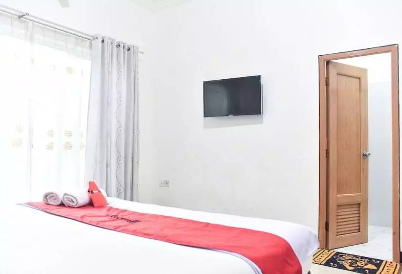 ホテル Reddoorz Near Sultan Hasanuddin Airport 2