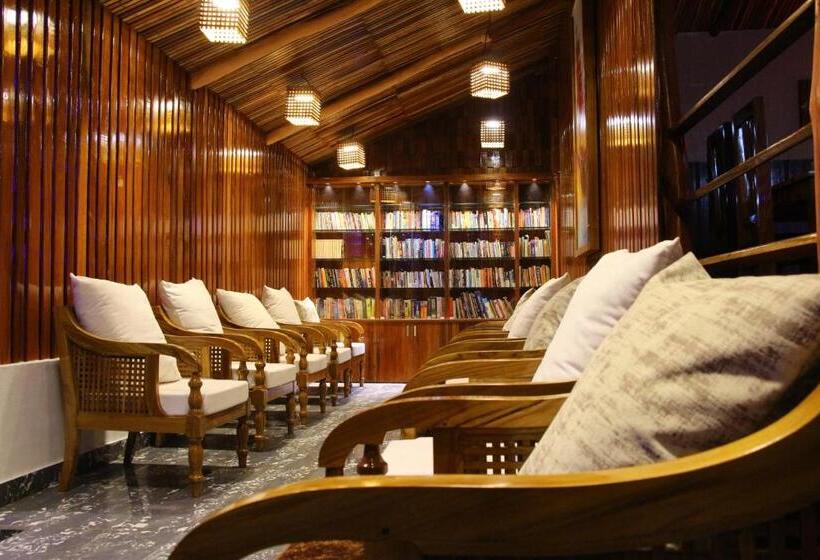 هتل Rainforest Resort