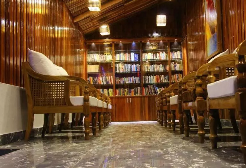 هتل Rainforest Resort