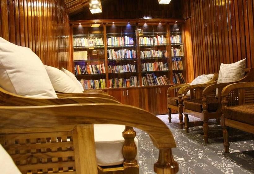 هتل Rainforest Resort