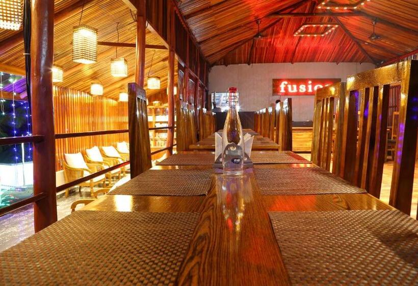 هتل Rainforest Resort