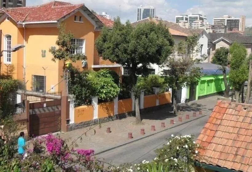 پانسیون Hostal Volunteer House