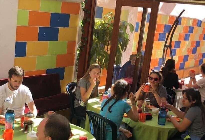 Panzió Hostal Volunteer House