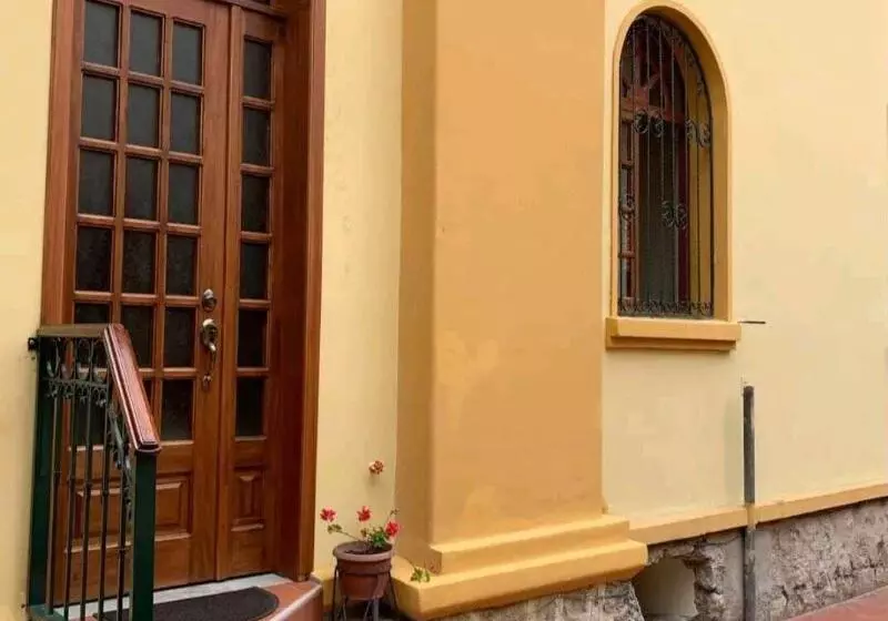 پانسیون Hostal Volunteer House