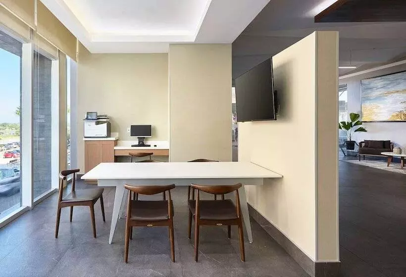 Hotelli Fairfield Inn & Suites Silao Guanajuato Airport