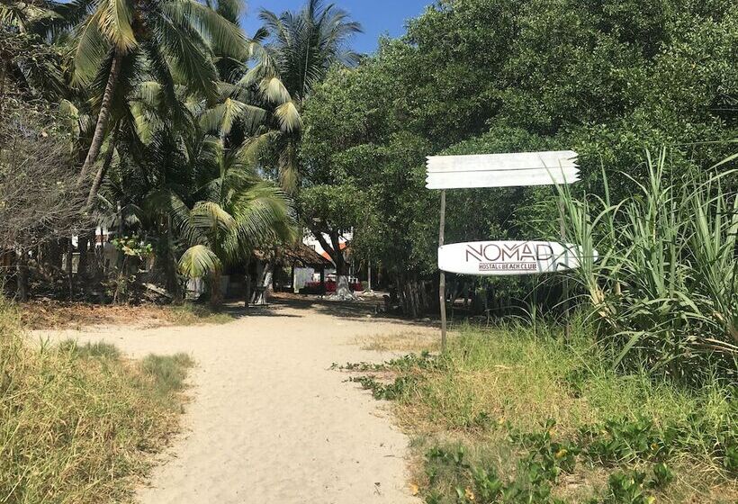 پانسیون Nomad Beach House   Hostel