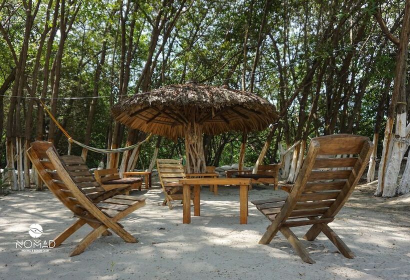 پانسیون Nomad Beach House   Hostel