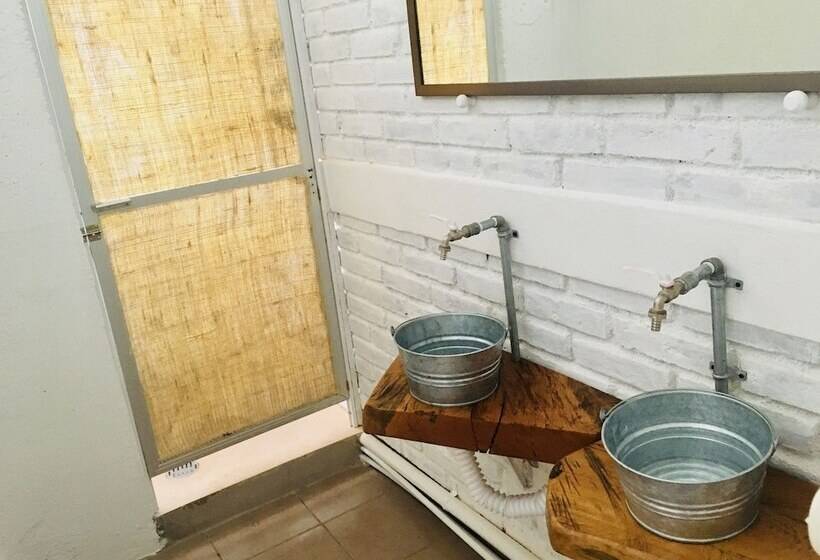 پانسیون Nomad Beach House   Hostel