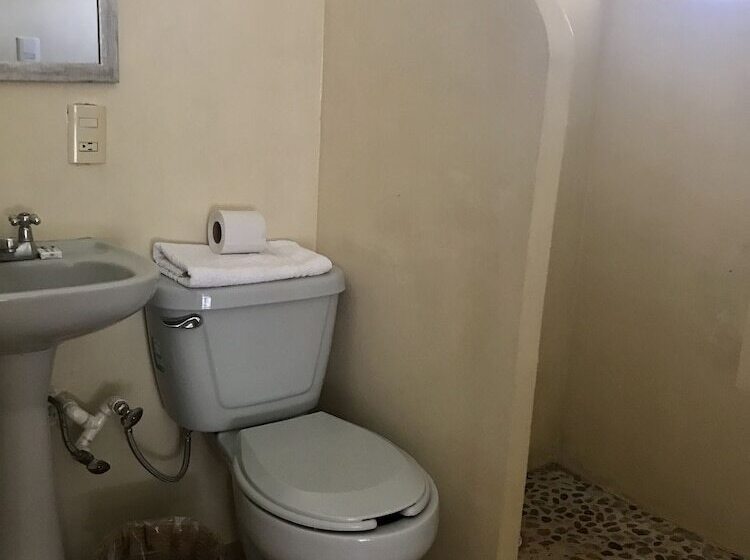 پانسیون Nomad Beach House   Hostel