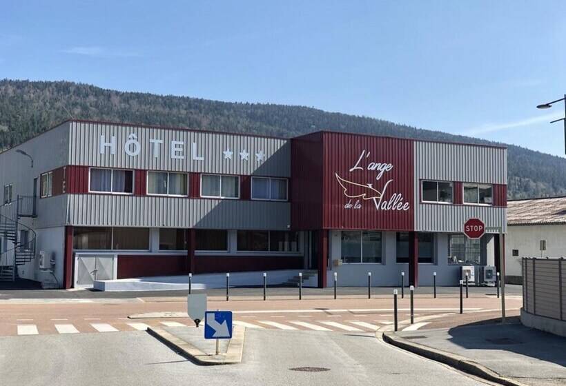 Hotel L Ange De La Vallee